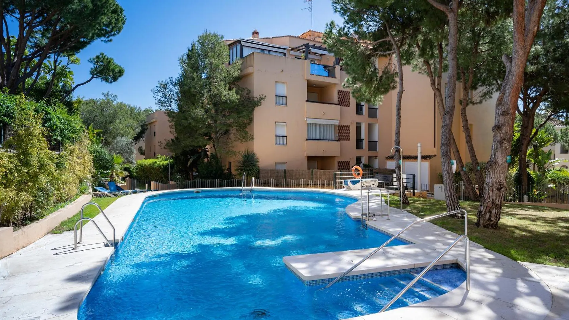 Los Limones De Genova ,150 M Playa Elviria Marbella