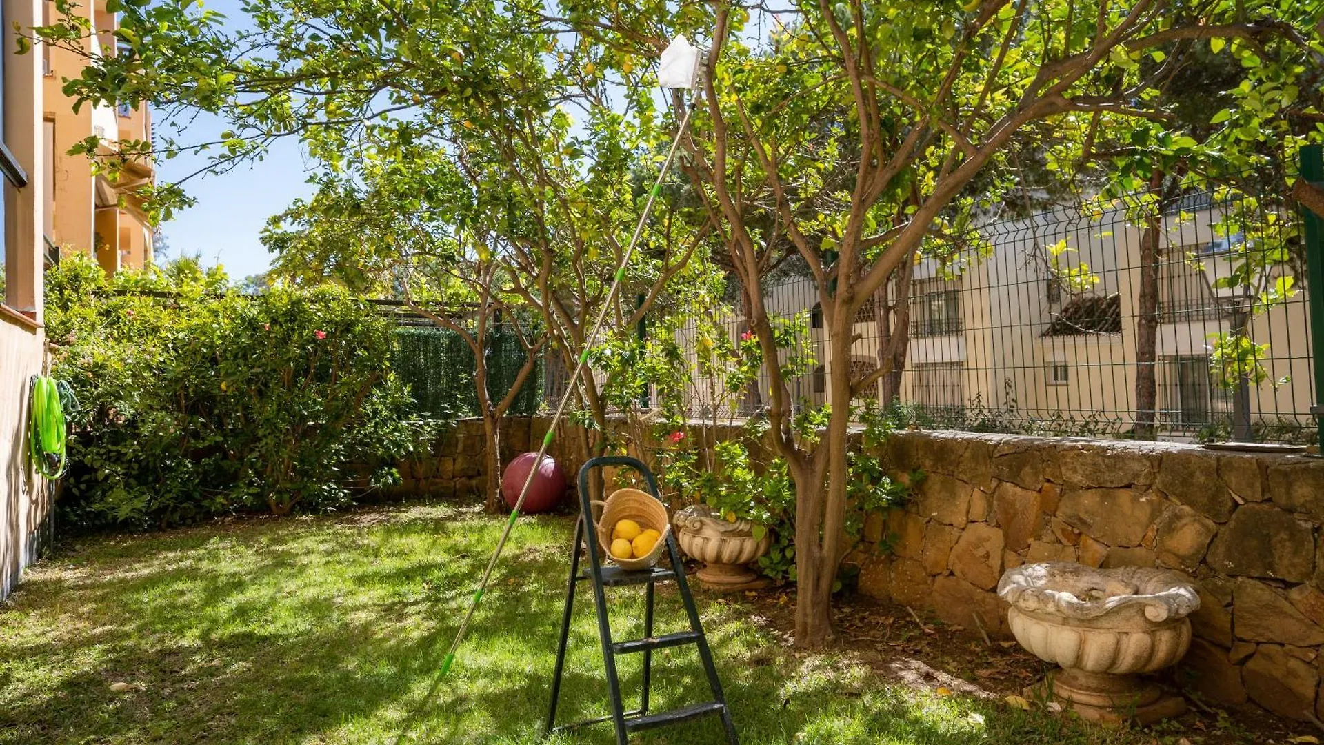 Los Limones De Genova ,150 M Playa Elviria Marbella